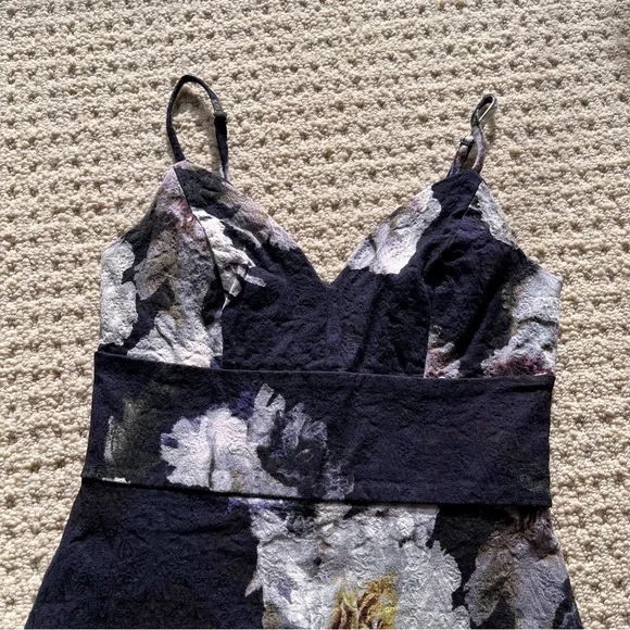 Floral Dynamite dress - stretch / stretchy - size XS - Picture 3 of 12